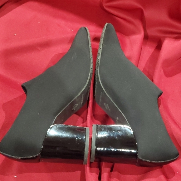 Donald J. Pliner Black and Silver Heels with Pointed Toe - Picture 5 of 11